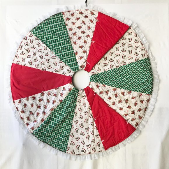 Vintage Quilted Christmas Tree Skirt Santa Teddy Bear Sleigh Horse RedGreen Lace